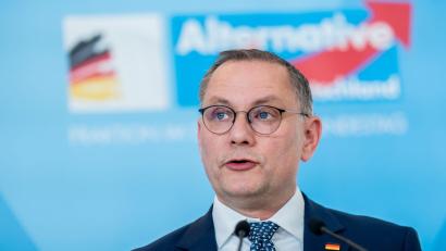 Bild: Michael Kappeler/dpa
Die AfD lehnt Waffenlieferungen in Krisen- und Kriegsgebieten grundsätzlich ab.