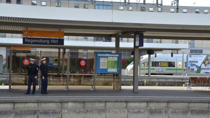 Symbolbild: Bundespolizei
Am Hauptbahnhof Regensburg war am Wochenende einiges los.