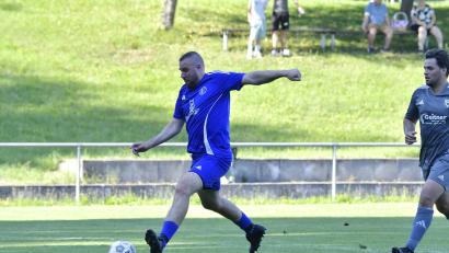 Bild: Hubert Ziegler
Oktay Türksever, Spielertrainer des SV Loderhof, kann mit dem Start seiner Mannschaft in die Kreisklassen-Saison zufrieden sein. Am Samstag gewann der Aufsteiger mit 4:1 gegen die SG TUS Kastl/DJK Utzenhofen.