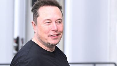 Bild: Sebastian Gollnow/dpa
Elon Musk will, dass Apple netter zu seinen Apps ist. (Archivbild)