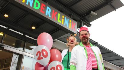 Bild: Michael Reindl
Die KlinikClowns kommen seit 20 Jahren in das Klinikum in Weiden. Ihre Besuche stärken die psychische und emotionale Verfassung der Kinder