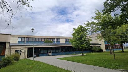 Bild: ihl
Die Mittelschule Schmidgaden besuchen im Schuljahr 2025/26 weniger Kinder. Auch ein Lehrer muss gehen.