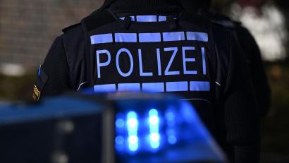 Symbolbild: Bernd Weißbrod/dpa
In Selb wurden gestohlene Kennzeichen für einen Tankbetrug genutzt.