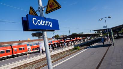 Bild: Nicolas Armer/dpa
Der Nah- und Fernverkehr am Coburger Bahnhof war stundenlang gestört. (Archivbild)
