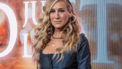Bild: Lev Radin/ZUMA Press Wire/dpa
Sarah Jessica Parker im Mai in New York bei einer Premiere zur dritten Staffel der Serie „And Just Like That...“.