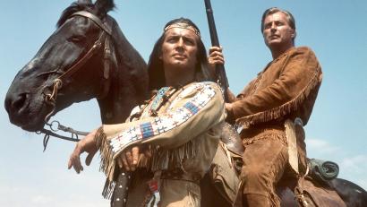 Bild: dpa
Eine Szene aus dem Karl-May-Film "Winnetou und Shatterhand im Tal der Toten" (1968) mit Pierre Brice als Winnetou und Lex Barker als Old Shatterhand.