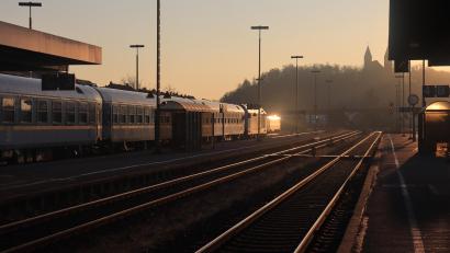 Archivbild: olr
Der Schienenersatzverkehr zwischen Regensburg und Schwandorf führt bei Pendlern zu Unmut. Vor allem der Anschluss von Zug auf Bus in Schwandorf sorgt wohl für Probleme.