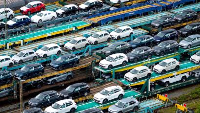 Bild: Sina Schuldt/dpa
Die deutschen Autobauer hatten zuletzt deutliche Gewinneinbrüche verkündet.