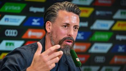 Bild: Harry Langer/dpa
Steht vor dem ersten Pflichtspiel mit dem FC Augsburg: Trainer Sandro Wagner.
