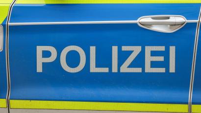 Bild: Jan Woitas/dpa
Die Ermittlungen gegen den Ehemann wegen Körperverletzung und Sachbeschädigung laufen. (Symbolbild)