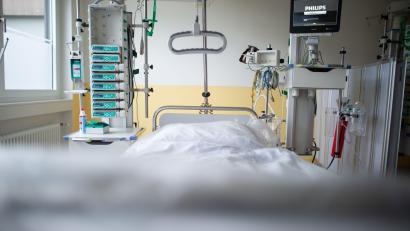 Symbolbild: Jonas Güttler/dpa
Immer häufiger bleiben Krankenhausbetten leer: Die Menschen in der Oberpfalz lassen sich heute viel seltener stationär behandeln als noch vor der Pandemie.