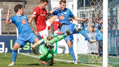 Bild: Andreas Gora/dpa
Kaiserslautern hatte beim Oberligisten aus Stahnsdorf leichtes Spiel.