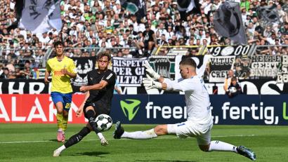 Bild: Carmen Jaspersen/dpa
Robin Hack trifft für Gladbach.