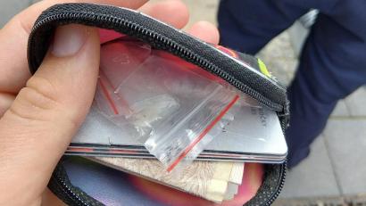 Bild: Bundespolizei
Ein 34-Jähriger versteckte Amphetamin in seinem Geldbeutel.