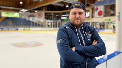Bild: Christian Kaminksy
Der neue Videocoach der Blue Devils Weiden, Lucca Wenzl.