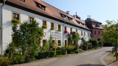 Bild: do
"Wer auf Speinshart blickt, kann nur lernen", bestätigen Experten. Zum guten Ruf des "Kulturdenkmals von europäischem Rang" tragen wesentlich die Privatinvestitionen im Bereich des Klosterdorfes bei.