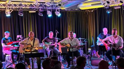 Bild: Jakob Prechtl/exb
Die Band Austria 7 bringt klassiker des Austropops auf die Bühne.