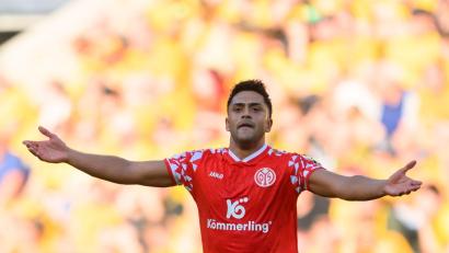 Bild: Robert Michael/dpa
Nadiem Amiri (1. FSV Mainz 05) jubelt nach seinem Tor zum 0:1.