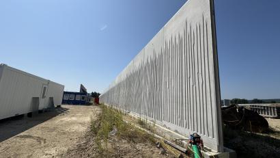 Bild: M. Bäumler
Fast die gesamte Mauer um das Areal ist bereits fertig.