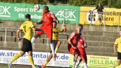 Bild: Hubert Ziegler
Szene vor dem Inter-Tor: Der FC Amberg und Inter Bergsteig trennten sich im Stadtderby unentschieden 3:3.
