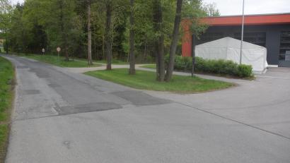 Bild: fz
Das Teilstück der Straße von Pirk nach Irchenrieth wird ab dem Ortsteil Enzenrieth bis nach Irchenrieth saniert. Dazu wird die Strecke bis 31. Oktober gesperrt.