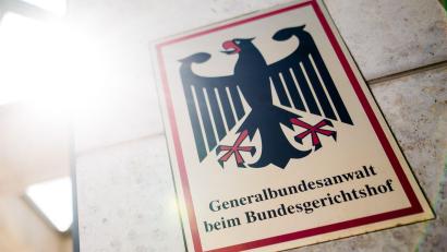Bild: Christoph Schmidt/dpa
Die Bundesanwaltschaft hat einen mutmaßlichen IS-Unterstützer angeklagt. (Archivbild)