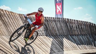 Bild: Sportfotograph.com/Bydkiewski
Nichts für Freizeitradler: Felix Bydkiewski auf der Radstrecke der Xterra-EM in Zittau.