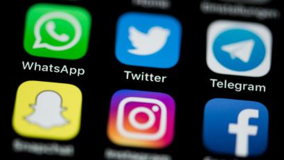 Bild: Silas Stein/dpa
Über Social-Media-Plattformen und Internetforen versuchen sogenannte digitale Streetworker mit Süchtigen in Kontakt zu kommen und ihnen Hilfsangebote zu machen. (Symbolbild)
