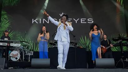 Bild: Clement Ehijiator/exb
Kingseyes, der Reggae-Künstler, tritt gemeinsam mit seiner Band als eine von fünf Musikgruppen auf.