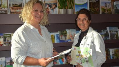 Bild: jr
Melanie Wenisch (links) und Michaela Günthner legen viel Herzblut in ihre Arbeit im Theres-Neumann-Museum in Konnersreuth, beide leiten auch die Tourist-Info der Marktgemeinde.