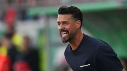 Bild: Hendrik Schmidt/dpa
Sandro Wagner im DFB-Pokal seines FC Augsburg beim Halleschen FC.