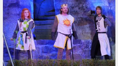 Bild: Florian Wein/Ovigo-Theater/exb
König Artus und die Ritter der Tafelrunde suchen den Heiligen Gral.