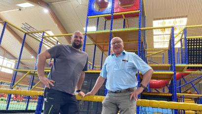 Bild: Sebastian Böhm
Maximilian Unger (links) und Wolfgang Unger: Sie führen das "Nabbadabbadoo" in Nabburg.