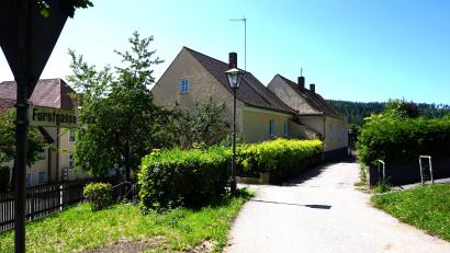 Bild: tra
Die Wasserleitungs-Erneuerung in der Forstgasse wurde aus dem Haushalt 2025 herausgenommen und somit 70.000 Euro eingespart.