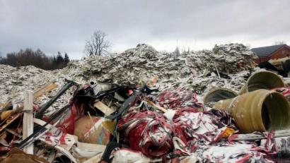 Bild: Jiříkov Mayor Barbora Šišková
Ein Bild von der Müllhalde in Jiříkov, das Bürgermeister Barbora Šišková aufgenommen hat. Die Bürgermeisterin stoppte damals die Lkw und löste den Skandal aus.