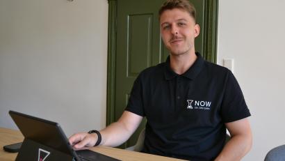 Bild: Thorsten Schreiber
Der gebürtige Tirschenreuther Fabian Bilz leitet das Büro der NOW-Steuerberatungsgesellschaft am Maximilianplatz 33 in Tirschenreuth. Damit ist in einen Leerstand in der Altstadt wieder Leben eingekehrt.