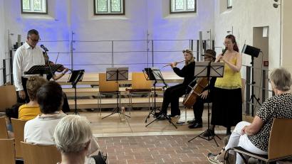 Bild: Marko Pammer
Professor Fredrik Schwenk präsentierte in der Marienkirche das Stück „Die kleine Nachtigall, die nur alleine singen wollte“.