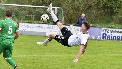 Archivbild: Hubert Ziegler
Michael Rumpler (hier in einem Kreisliga-Spiel der vergangenen Saison) traf beim 3:0 der SF Ursulapoppenricht gegen Inter Bergsteig Amberg doppelt.
