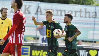 Archivbild: Hubert Ziegler
Können Dominik Haller (Zweiter von rechts) und Co. auch im Spitzenspiel jubeln? Die DJK Ammerthal empfängt den noch unbesiegten FC Eintracht Münchberg.