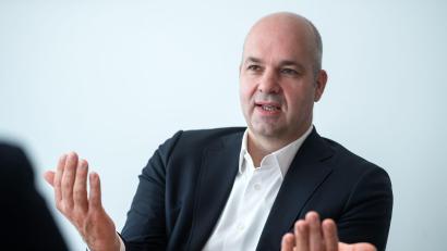 Bild: Bernd von Jutrczenka/dpa
DIW-Präsident Marcel Fratzscher zieht mit einem Vorschlag für eine Rentner-Pflichtjahr Kritik auf sich. (Archivbild)
