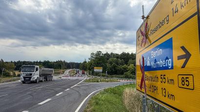 Bild: Stephan Huber
Fahrer, die von Vilseck nach Königstein wollen, können die Kreuzung bei Mönlas weiterhin queren. Die Kreuzung bleibt offen.