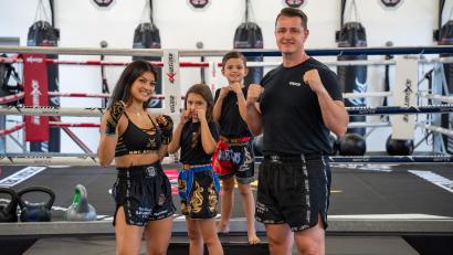 Bild: Marina Gube
Kickbox-Weltmeisterin Jenny Wurster gibt zusammen mit ihrem Mann Erich im Amberger Kickboxclub "Fighting Spirit" ihr Können an Tochter Mila und Sohn Leon weiter.