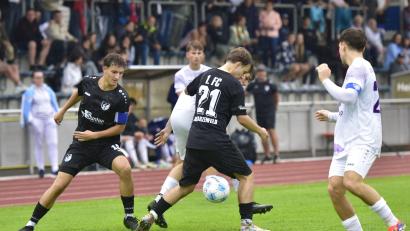Bild: mhs
Die Schwarzenfelder (schwarze Trikots) empfangen am Samstag den FC Pielenhofen.