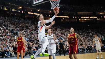 Bild: Marius Becker/dpa
In EM-Form: Andreas Obst beim Korbleger.