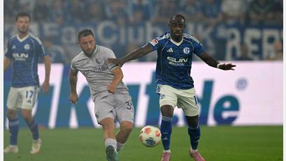 Bild: Anke Waelischmiller/dpa
Schalke 04 setzte sich im Nachbarschaftsduell gegen Bochum durch.