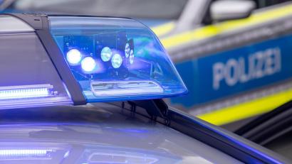 Bild: Daniel Karmann/dpa
Die Polizei brachte den 19-Jährigen in ein psychiatrisches Krankenhaus. (Symbolbild)