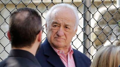 Bild: Richard Drew/AP/dpa
Adler wurde mit der Mafia-Serie „Die Sopranos“ bekannt. (Archivbild)