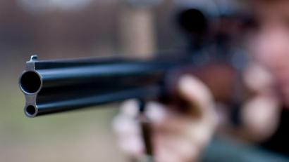 Bild: Patrick Pleul/dpa-Zentralbild/dpa
Bei einem Unfall mit einem Jagdgewehr ist in der Ukraine ein sechsjähriges Mädchen getötet worden. (Symbolbild)