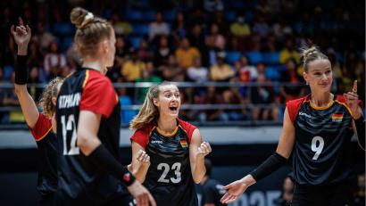 Bild: ---/volleyballworld/dpa
Die deutschen Volleyballerinnen feierten einen souveränen Sieg.
