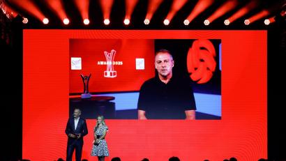 Bild: Georg Wendt/dpa
Videobotschaft von Trainer Hansi Flick bei den „Sport Bild“-Awards.